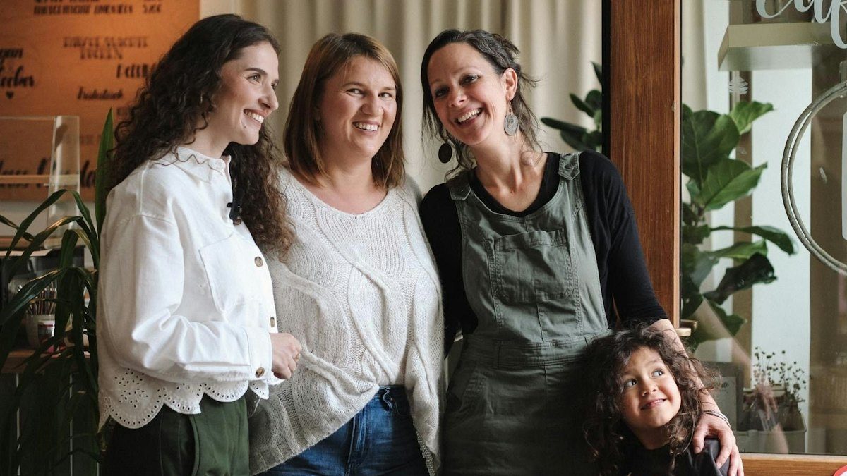 Moderatorin Anita, Kaltrina Morina und Britta Barth